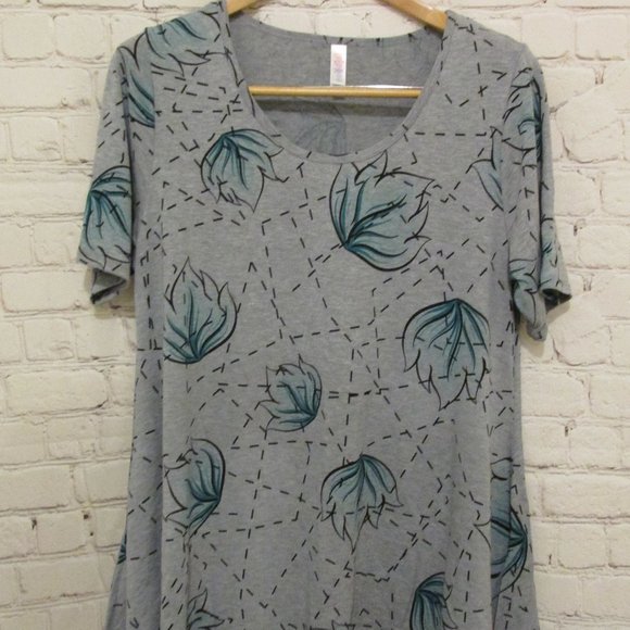LuLaRoe Tops - LuLaRoe Perfect Tee